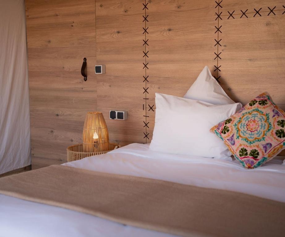 Inara Camp Agafay — vue panoramique du camp de luxe